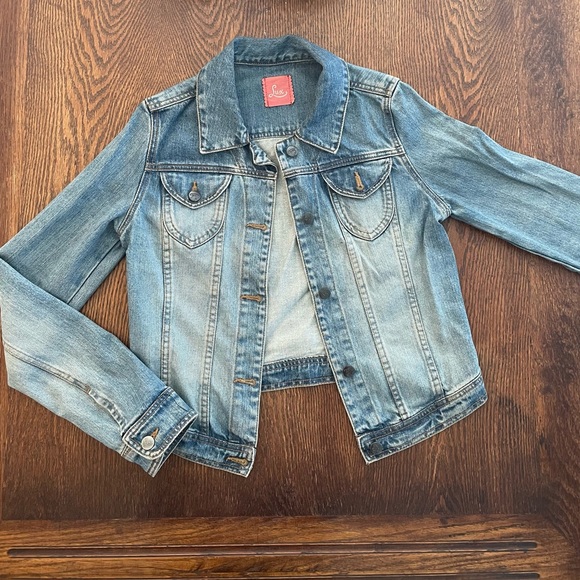 Real Denim Jacket - Cropped - Picture 2 of 3
